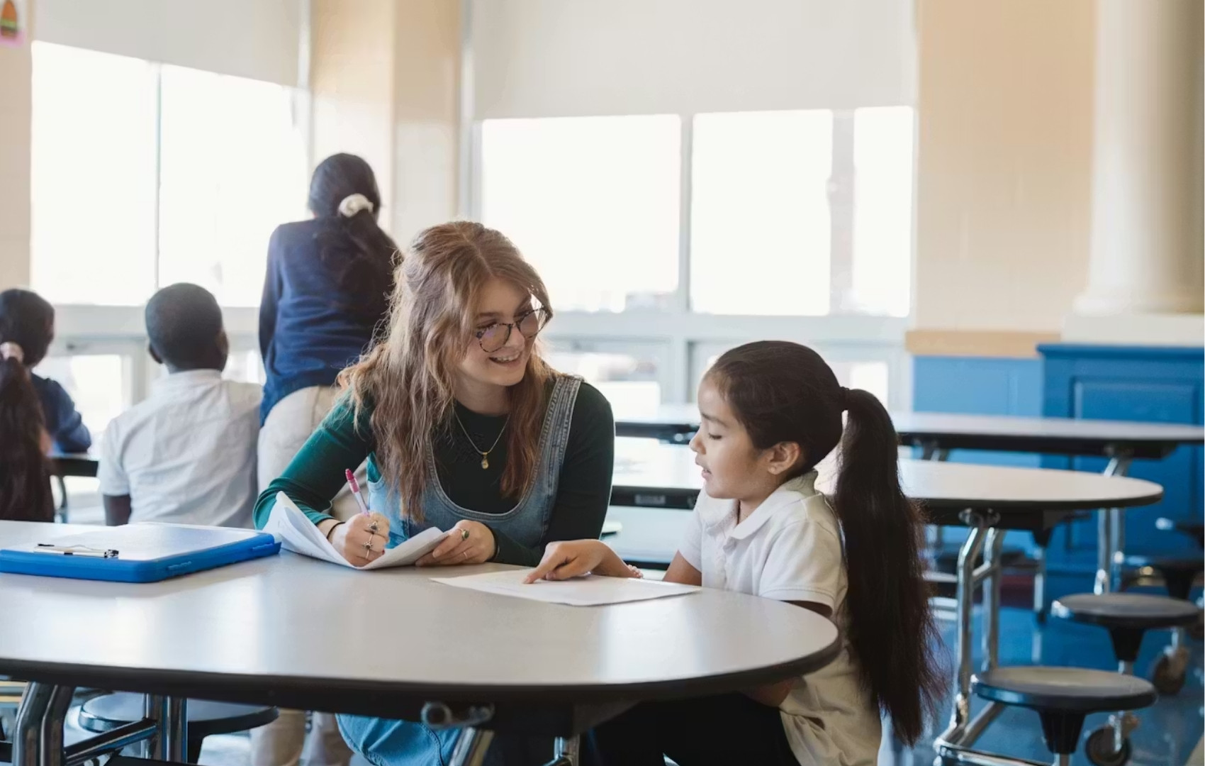 A northern Michigan school goes ‘no screens’ to boost literacy