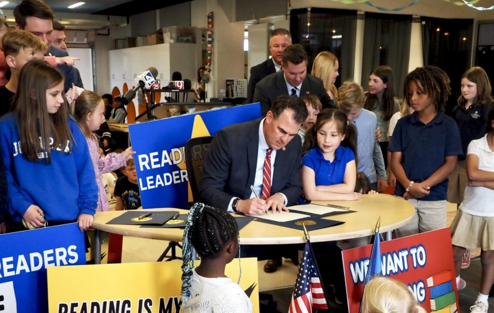 Oklahoma governor signs landmark childhood reading bill into law